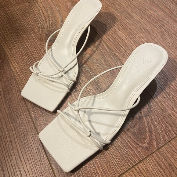 NWOT Mango Knots Heel Sandals in White - Picture 5 of 8